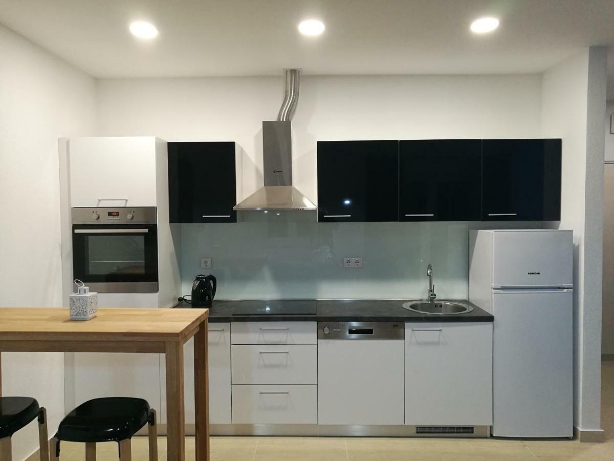 Apartman Jadric โตรกีร์ ภายนอก รูปภาพ