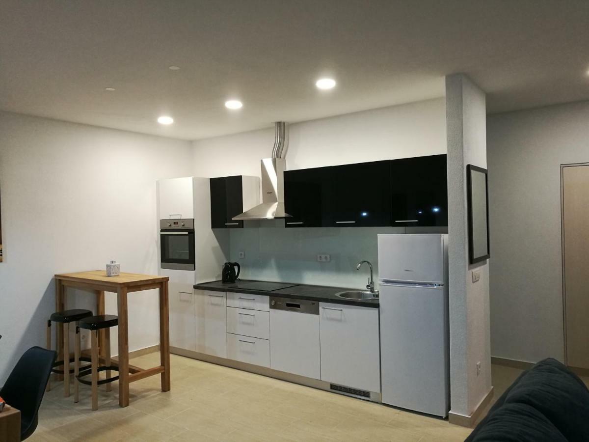 Apartman Jadric โตรกีร์ ภายนอก รูปภาพ