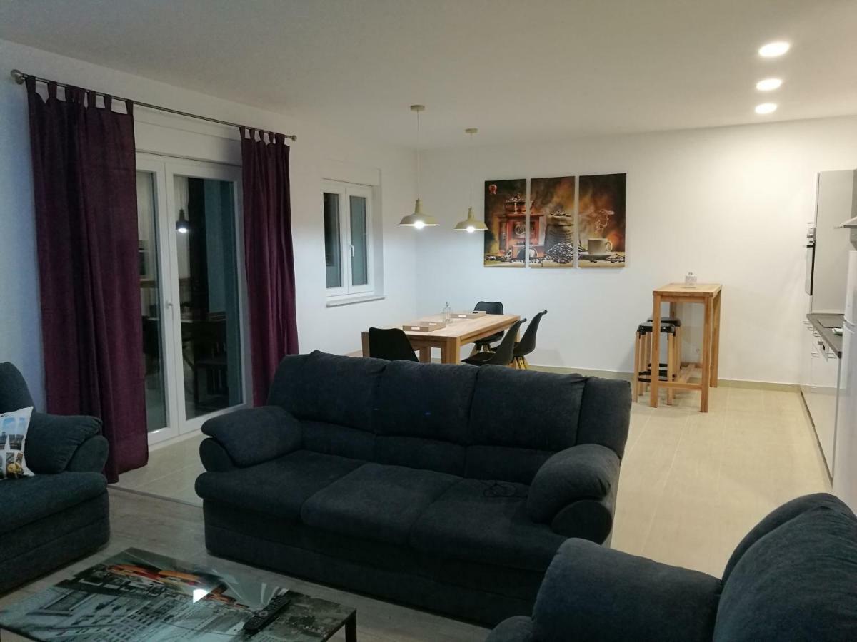 Apartman Jadric โตรกีร์ ภายนอก รูปภาพ